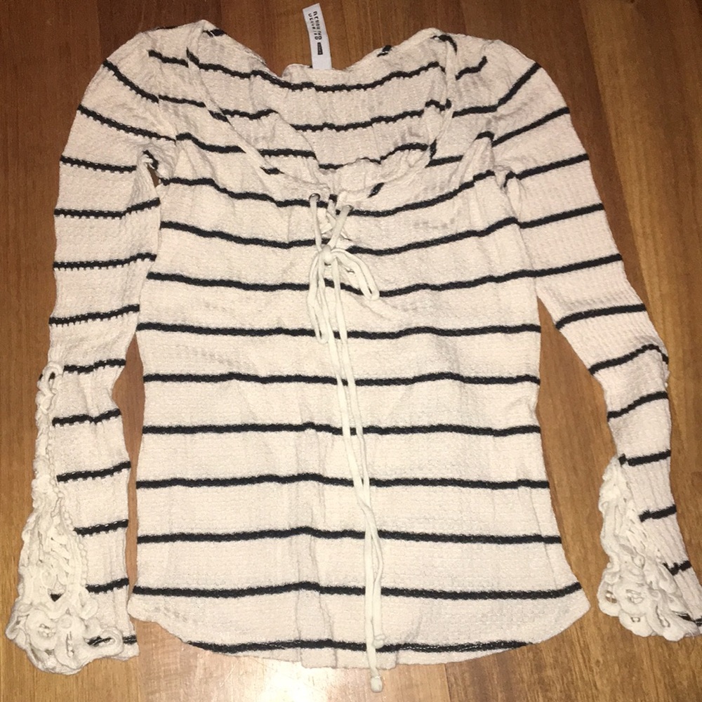 Thin knit strip long sleeve